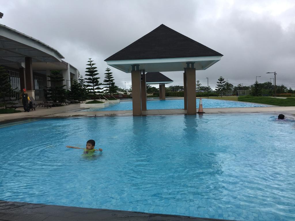 Wind Residence With View Of Taal Lake タガイタイ エクステリア 写真